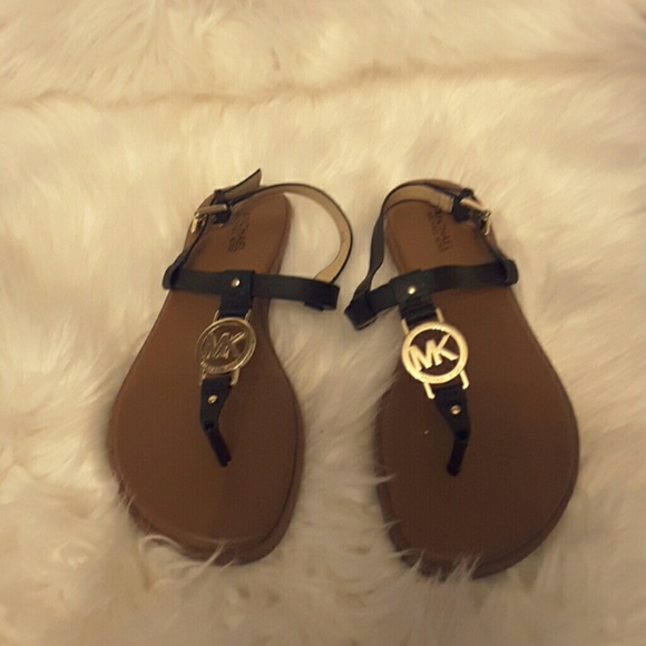 Michael kors gold logo charm sandals - Picture 2 of 4